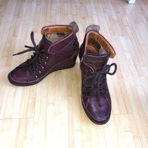 Pikolinos burgundy lace up wedge boot